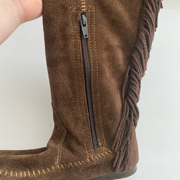 NWOT Minnetonka Suede Tall Brown Fringe Moccasin Boots - Picture 6 of 11
